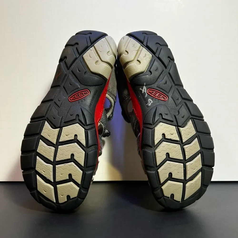 Kids KEEN CNX Waterproof Grey Outdoor Sandals / Size 4